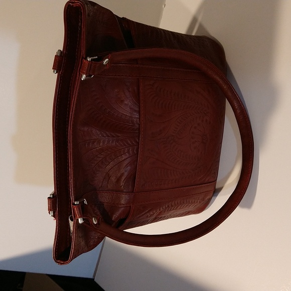 Red Leather Embossed Pattern Purse - Picture 2 of 9